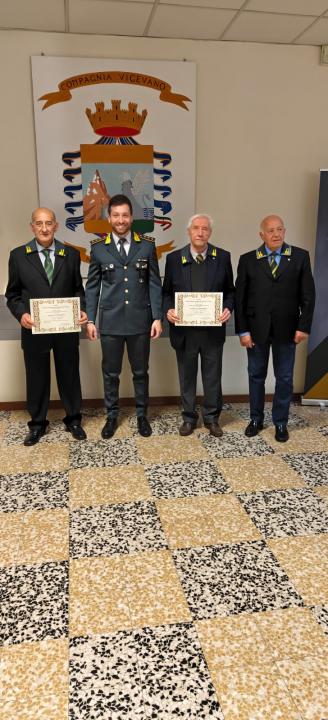 Consegna attestati di benemerenza ai Soci Brig.c (c.a.) Cav.Dossi Silvano e App. Molinaro Cosimo.